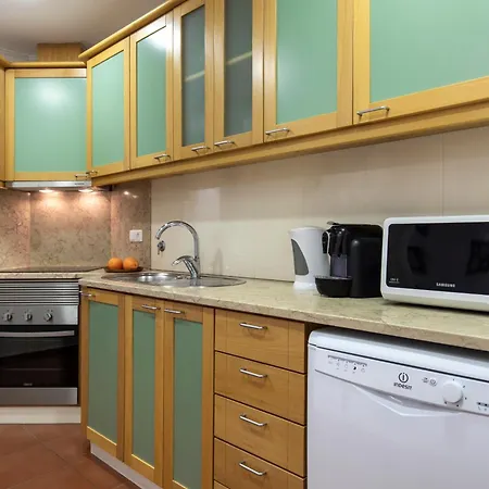 Апартаменти Comfortable Flat Near Marques De Pombal *