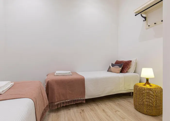 Апартаменти Comfortable Flat Near Marques De Pombal Лісабон