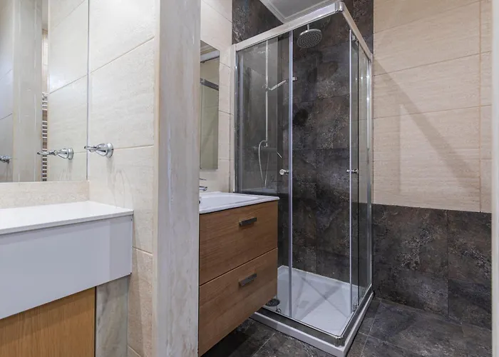 Апартаменти Comfortable Flat Near Marques De Pombal Лісабон