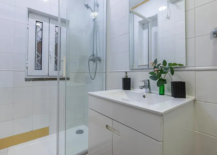 Comfortable Flat Near Marques De Pombal *