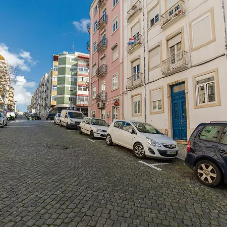 Comfortable Flat Near Marques De Pombal 리스본