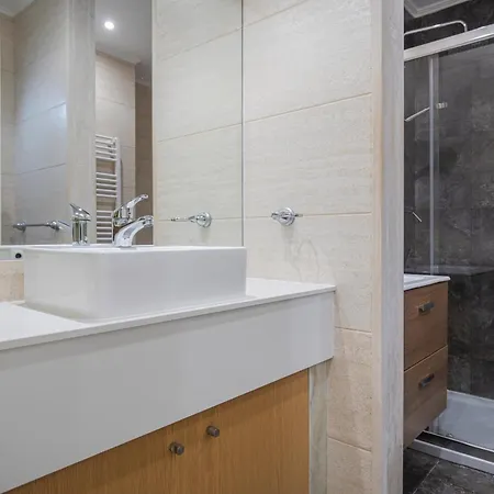 Comfortable Flat Near Marques De Pombal * 리스본